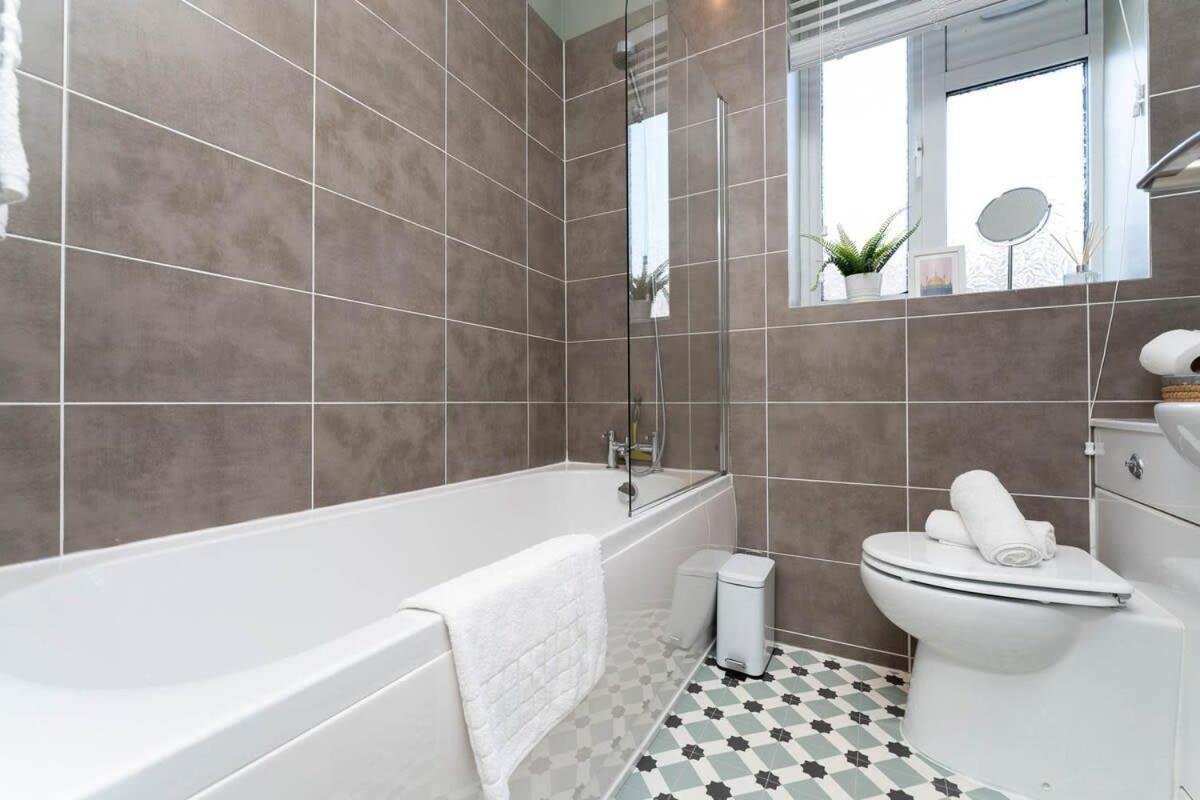 Host & - Round Hill Appartement