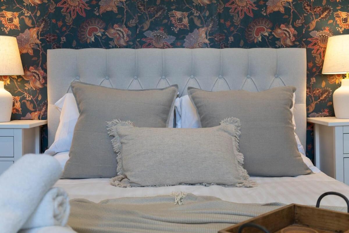 Host & - Round Hill Hove